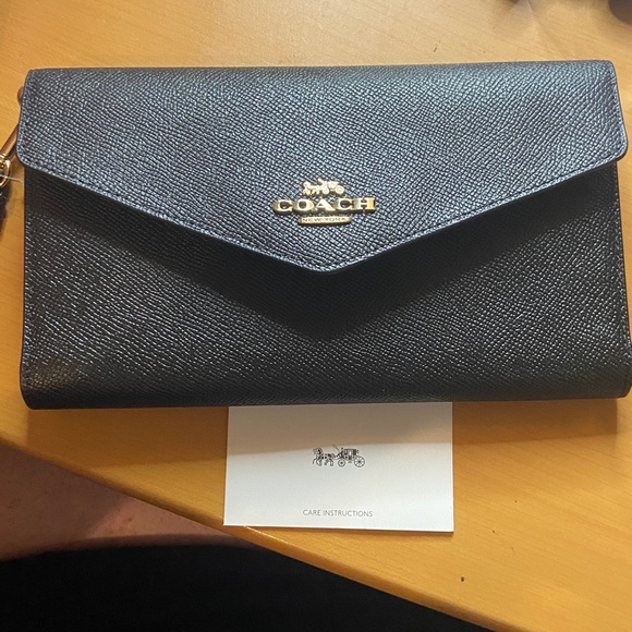 Coach Envelope Travel Wallet/Clutch NWOT - Picture 1 of 13